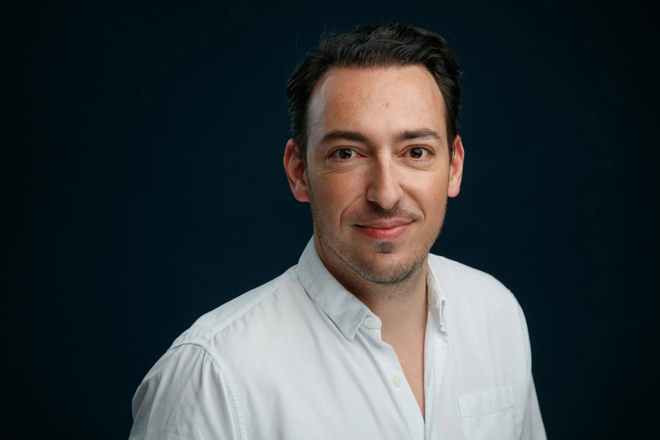 Etienne Gardea opère la chirurgie au laser pour la correction définitive de la myopie