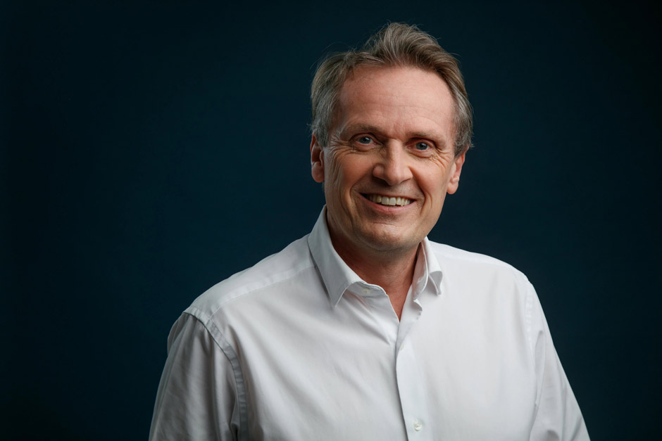 Xavier Tirot est chirurgien pour le centre de laser vision et chirurgie Lasik à mont saint aignan